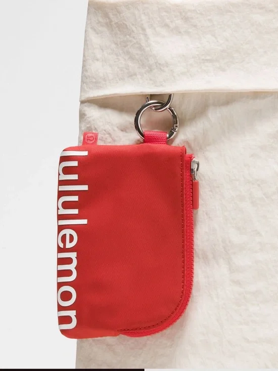 lululemon Clippable card pouch with keyring Red NWT - Picture 4 of 5